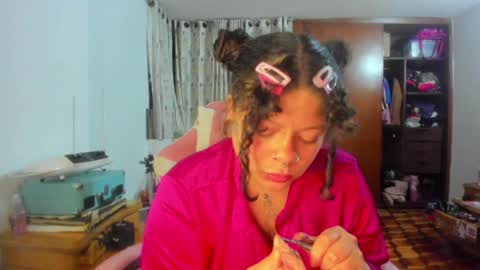 Snapshot of madam_sativa chatting on June 3, 1:08 am di online show from June 3, 1:08 am