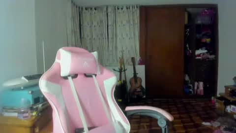 Snapshot of madam_sativa chatting on June 11, 2:53 am di online show from June 11, 2:53 am