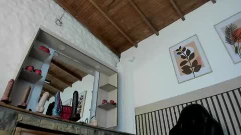 Snapshot of madame_ibby chatting on May 22, 12:00 pm madame ibby online show from May 22, 12:00 pm