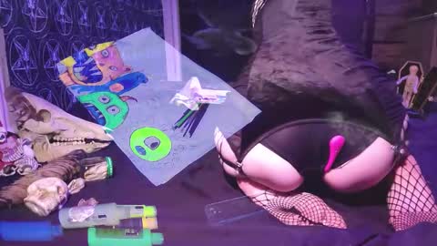 Snapshot of madame_lucifer chatting on October 25, 9:39 am Madame Lucifer online show from October 25, 9:39 am