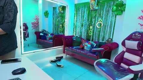 Madame Scarllet  online show from March 19, 11:36 am