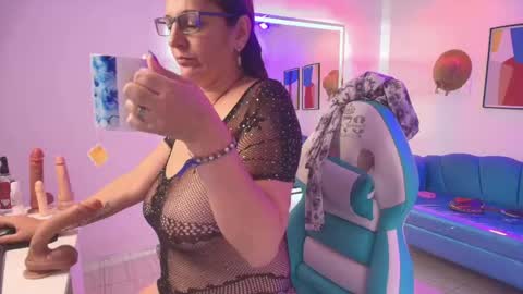 Snapshot of madame_scarllet chatting on April 23, 11:42 am Madame Scarllet online show from April 23, 11:42 am