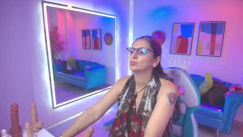 Snapshot of madame_scarllet chatting on April 28, 11:37 am Madame Scarllet online show from April 28, 11:37 am