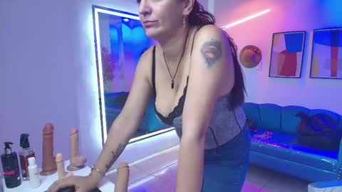 Snapshot of madame_scarllet chatting on May 1, 11:26 am Madame Scarllet online show from May 1, 11:26 am