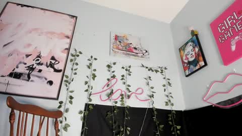 Snapshot of maddi_avalon chatting on February 6, 12:22 am Maddi Avalon online show from February 6, 12:22 am