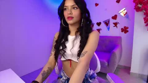 Snapshot of maddie_t18 chatting on February 19, 11:28 am maddie_t18 online show from February 19, 11:28 am