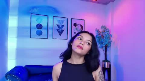 maddie_t18 online show from April 16, 9:39 pm