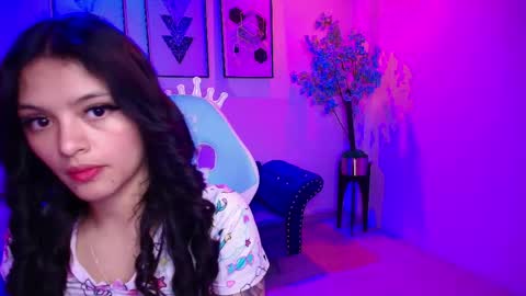 Snapshot of maddie_t18 chatting on June 8, 11:32 am maddie_t18 online show from June 8, 11:32 am