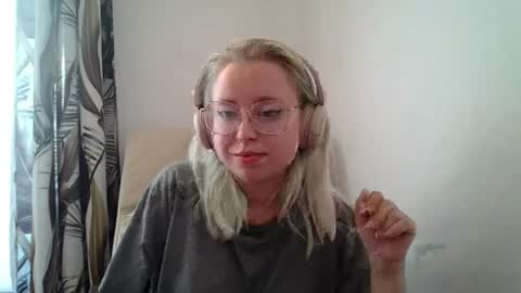 Snapshot of maddiesexygirl chatting on August 7, 5:26 pm Maddie online show from August 7, 5:26 pm