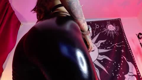 Snapshot of maddilust chatting on February 14, 8:38 pm Miss Lust online show from February 14, 8:38 pm