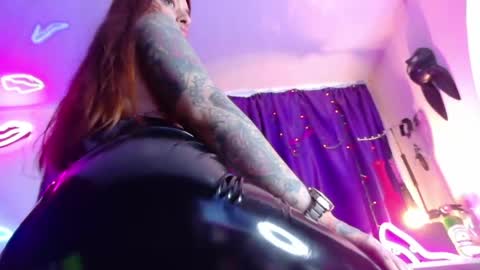 Snapshot of maddilust chatting on April 26, 5:54 pm Miss Lust online show from April 26, 5:54 pm