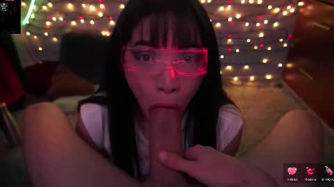 Snapshot of maddisrock chatting on October 13, 10:26 am madis online show from October 13, 10:26 am