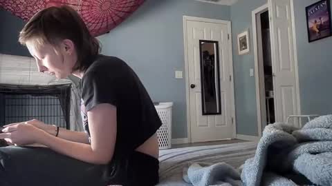 Snapshot of maddlips chatting on November 25, 7:14 pm Rat Boy online show from November 25, 7:14 pm