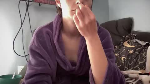 Snapshot of maddlips chatting on January 5, 5:27 pm Rat Boy online show from January 5, 5:27 pm