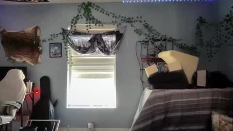 Snapshot of maddlips chatting on February 4, 2:23 pm Rat Boy online show from February 4, 2:23 pm