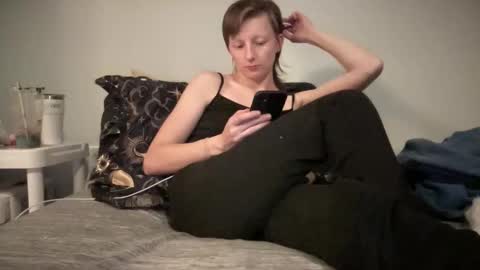 Snapshot of maddlips chatting on February 9, 2:04 am Rat Boy online show from February 9, 2:04 am