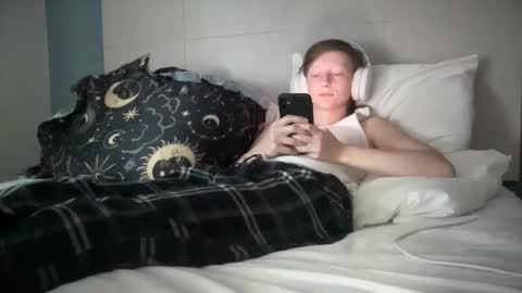 Snapshot of maddlips chatting on April 20, 9:49 pm Rat Boy online show from April 20, 9:49 pm