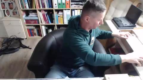 Snapshot of maddmax8 chatting on December 4, 10:24 am Mad4You online show from December 4, 10:24 am