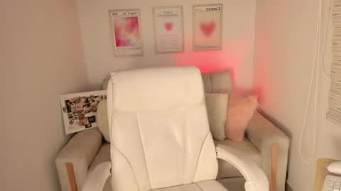 Maddy online show from April 21, 1:42 am