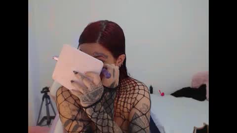 Snapshot of maddy_vicius19 chatting on October 5, 9:24 pm maddy_vicius19 online show from October 5, 9:24 pm