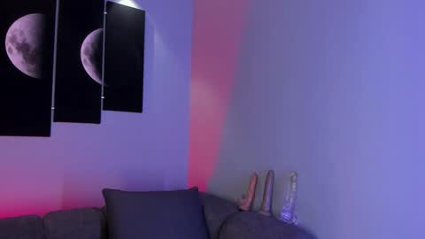 Snapshot of maddy_walker chatting on February 7, 7:27 pm Maddy online show from February 7, 7:27 pm