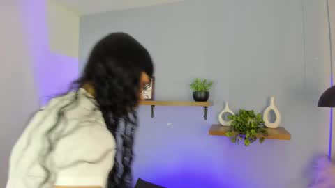 Snapshot of maddy_walker chatting on November 18, 12:09 pm Maddy online show from November 18, 12:09 pm