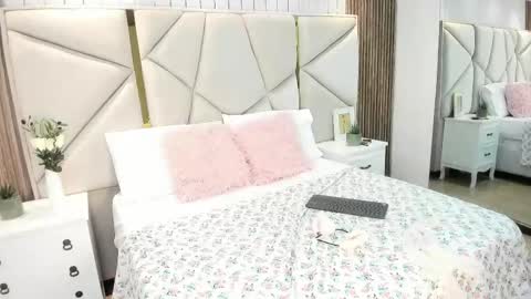 Snapshot of maddy_xoxo_hot chatting on October 4, 4:32 am Maddy online show from October 4, 4:32 am