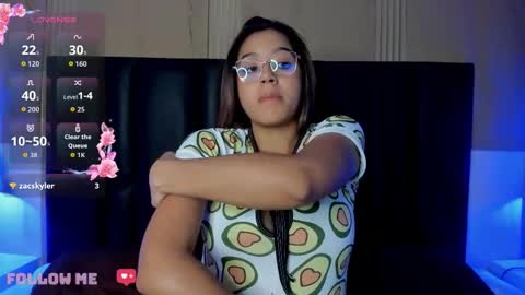 Snapshot of madelayn_torres chatting on January 15, 12:21 pm madelayn_torres online show from January 15, 12:21 pm