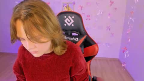 Snapshot of madeline_doll chatting on November 9, 4:38 pm Madeline online show from November 9, 4:38 pm