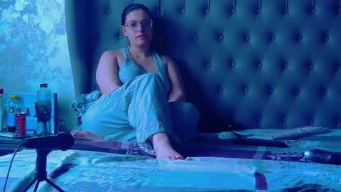 madelynvelure online show from March 27, 7:36 am