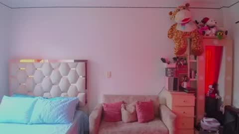 Snapshot of madeyn_roses chatting on August 1, 7:02 pm madelyn roses online show from August 1, 7:02 pm