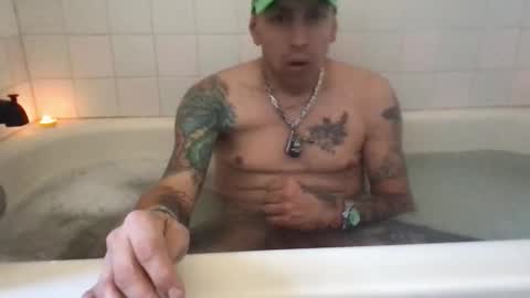 Snapshot of madeyoulook818 chatting on February 21, 9:16 pm madeyoulook818 online show from February 21, 9:16 pm