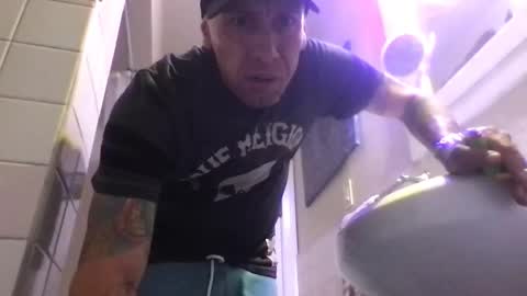 madeyoulook818 online show from April 15, 9:05 am