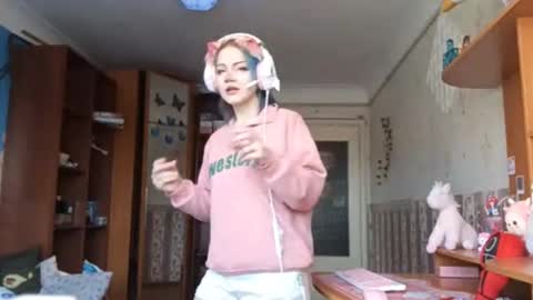 Snapshot of madgezari chatting on February 3, 6:22 am Alice Kaneki online show from February 3, 6:22 am