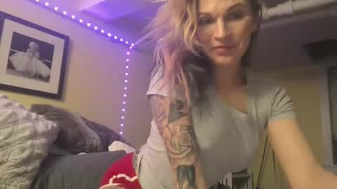 Snapshot of madie_ray chatting on January 8, 7:10 am Madie Ray online show from January 8, 7:10 am