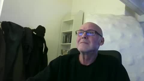 Snapshot of madio1187940 chatting on January 6, 2:43 pm madio1187940 online show from January 6, 2:43 pm