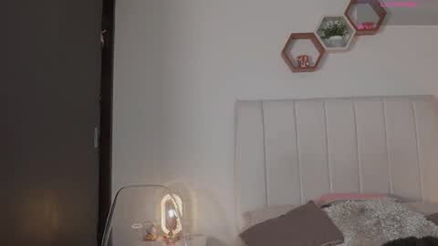 Valentina   1030   530  -  online show from April 9, 6:19 am