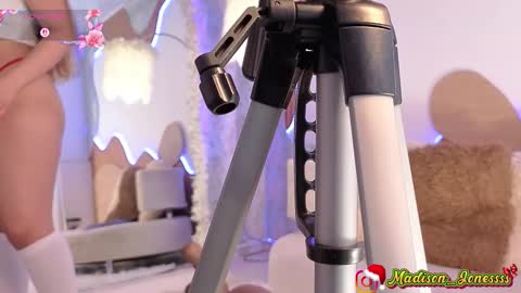 Snapshot of madison__jones chatting on January 10, 7:04 pm online show from January 10, 7:04 pm