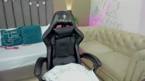 M A D I S O N online show from April 7, 7:47 pm