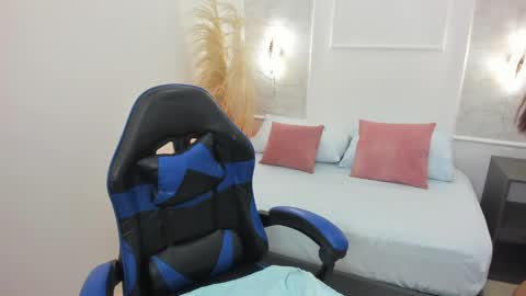 Snapshot of madison_saenzz chatting on May 1, 7:18 pm M A D I S O N online show from May 1, 7:18 pm