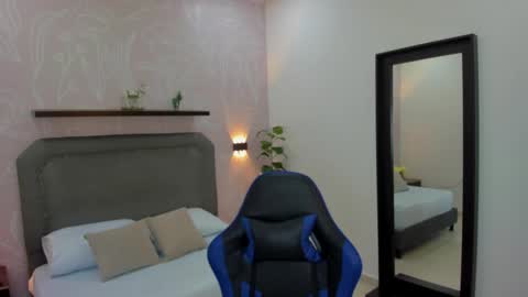 Snapshot of madison_saenzz chatting on May 4, 7:43 pm M A D I S O N online show from May 4, 7:43 pm