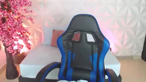 Snapshot of madison_saenzz chatting on June 2, 1:13 pm M A D I S O N online show from June 2, 1:13 pm