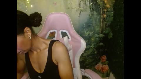 Snapshot of madison_tits chatting on May 5, 7:33 pm madison_tits online show from May 5, 7:33 pm