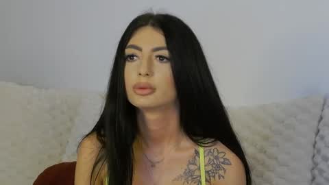 Snapshot of madisondesire chatting on June 2, 1:02 pm Madison online show from June 2, 1:02 pm
