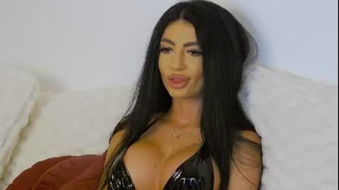 Snapshot of madisondesire chatting on June 15, 1:57 pm Madison online show from June 15, 1:57 pm
