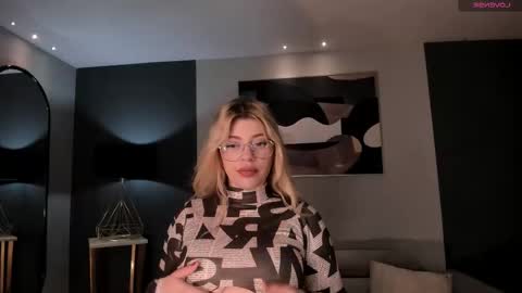 Madison Kane online show from November 12, 11:10 am