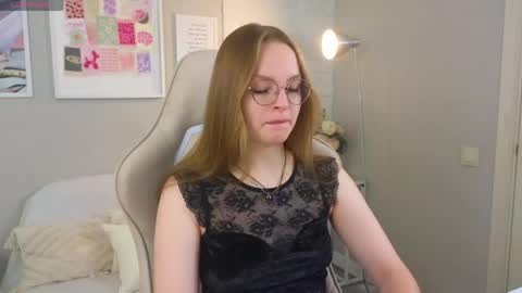 Snapshot of madisonsmitt chatting on April 20, 4:59 am Maddy online show from April 20, 4:59 am