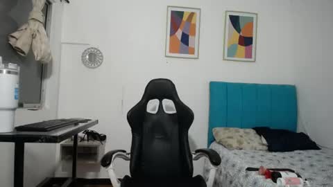 Snapshot of madisson_jones18 chatting on June 16, 6:10 pm madisson_jones18 online show from June 16, 6:10 pm