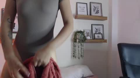 Snapshot of madissonkay chatting on April 18, 6:56 pm online show from April 18, 6:56 pm