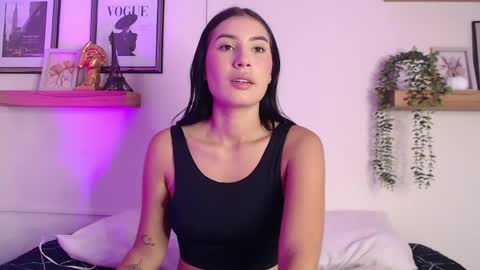 Snapshot of madissonkay chatting on April 23, 7:05 pm online show from April 23, 7:05 pm